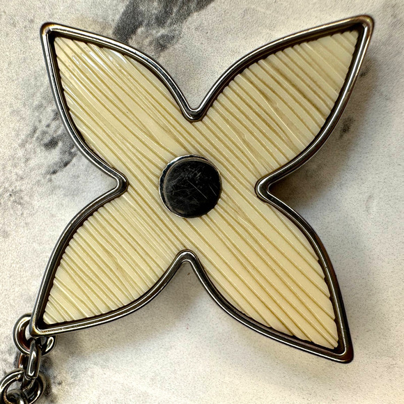 Louis Vuitton Fleur d'Epi Keychain Bag Charm Resin/Brass Key Holder Monogram LV - Picture 9 of 9